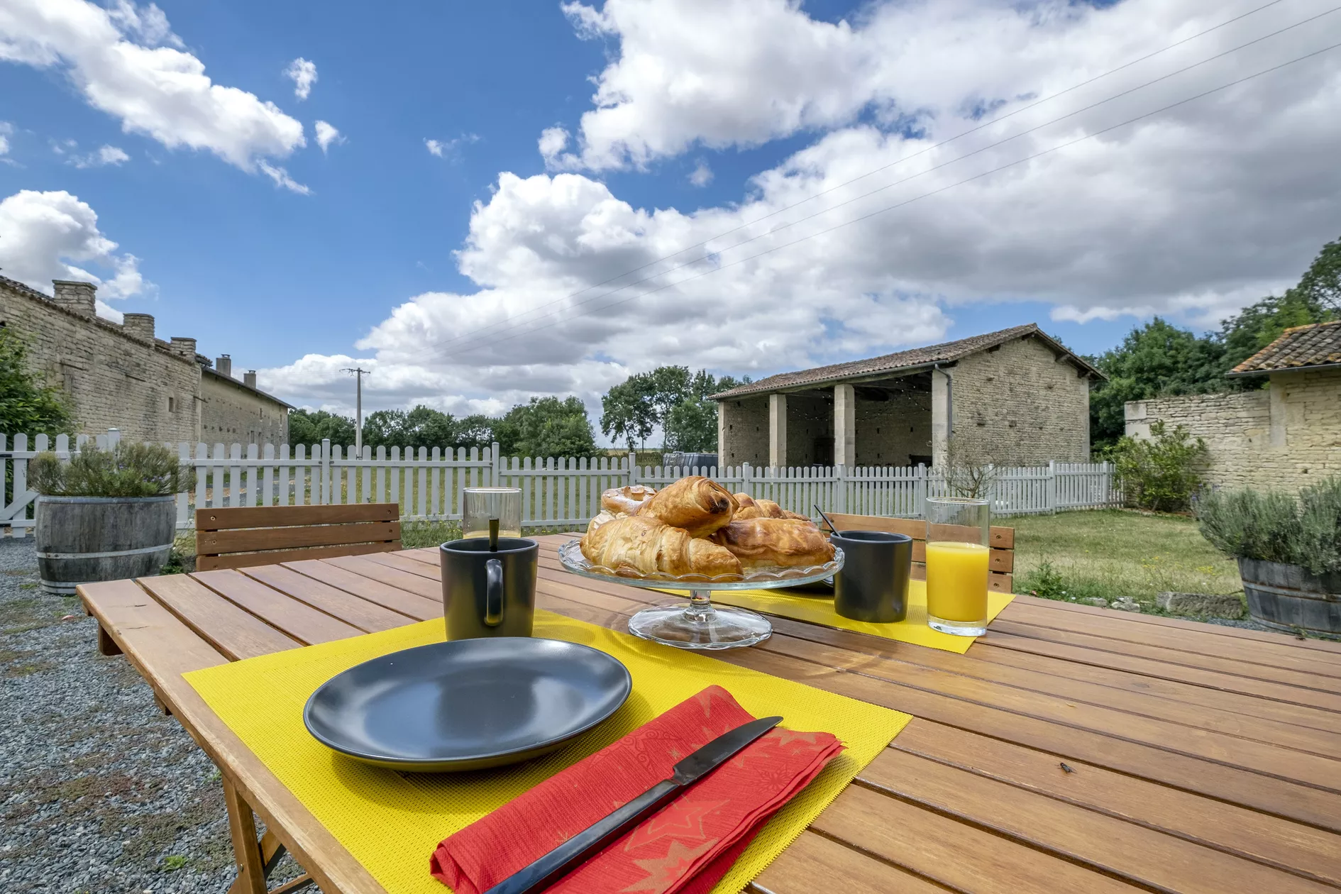 Two Gîtes, One Beautiful Setting - Ideal for Family Reunions & F.