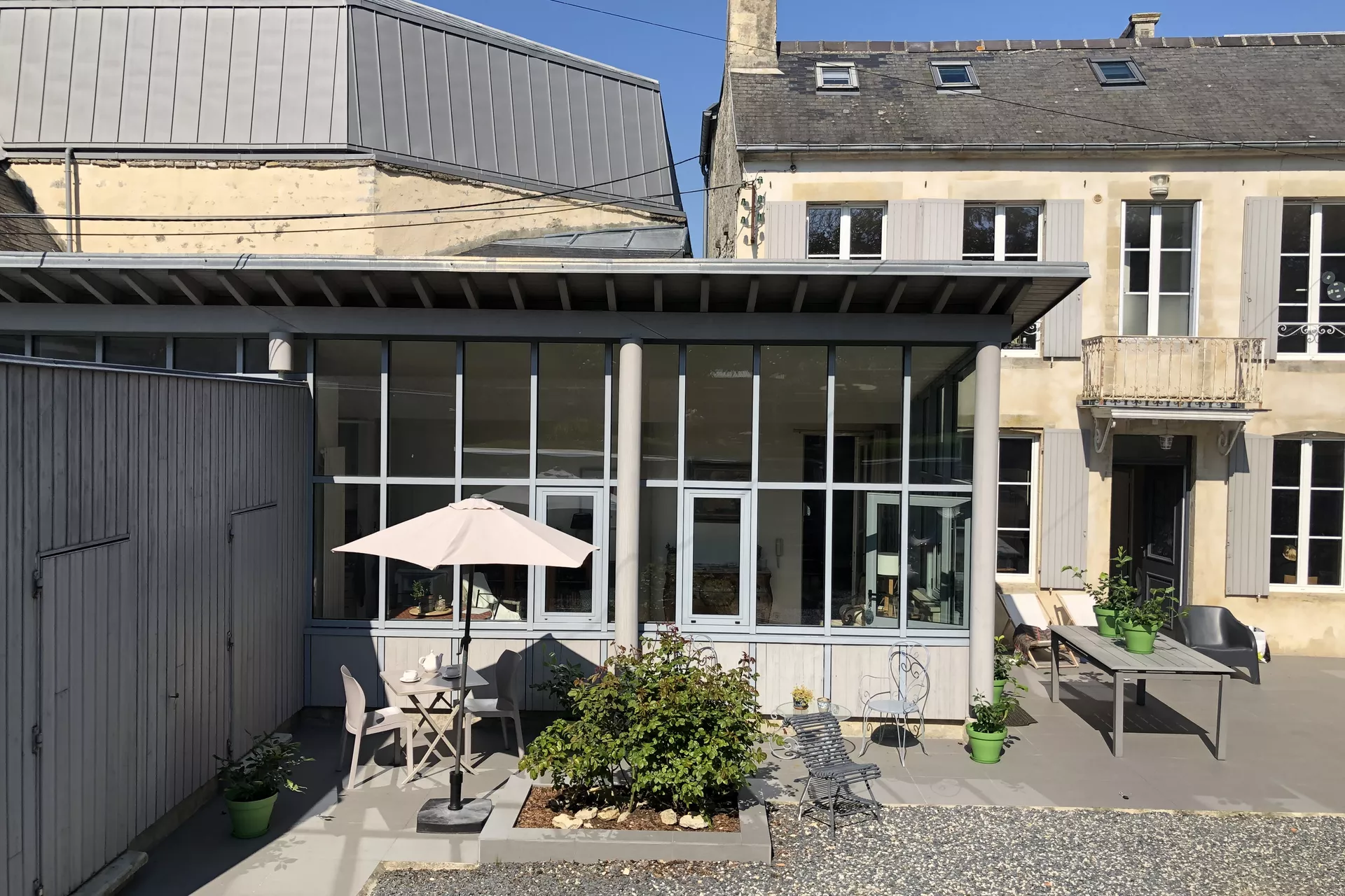 Tinyhouse extérieur avec vue sur le jardin