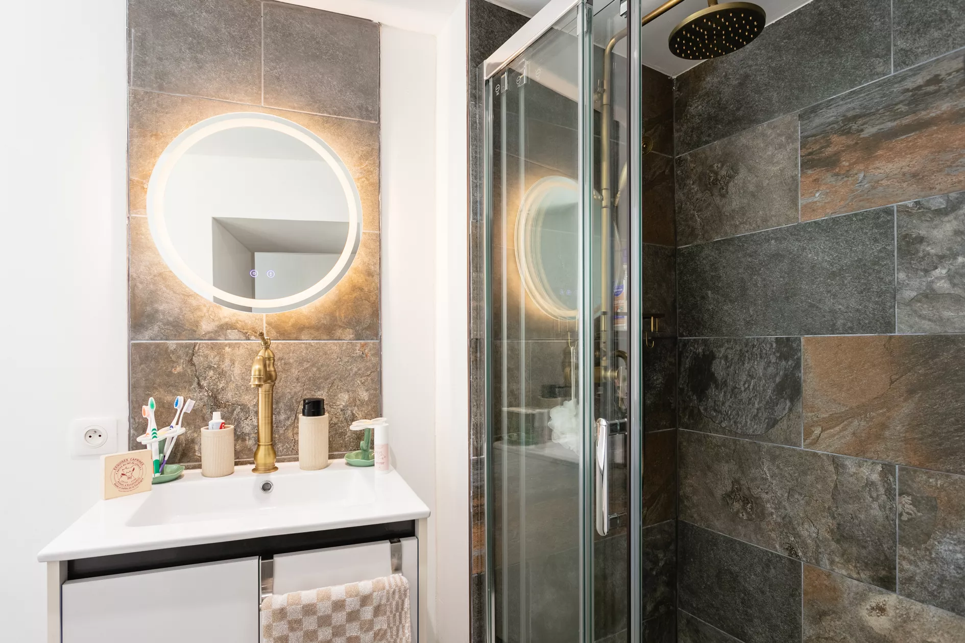 Appart 80m² hypercentre rénové 2ch., village médiéval – afbeelding 5