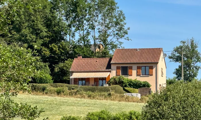 Freistehendes Ferienhaus mit freier Aussicht in Allier, Combrailles, Auvergne.