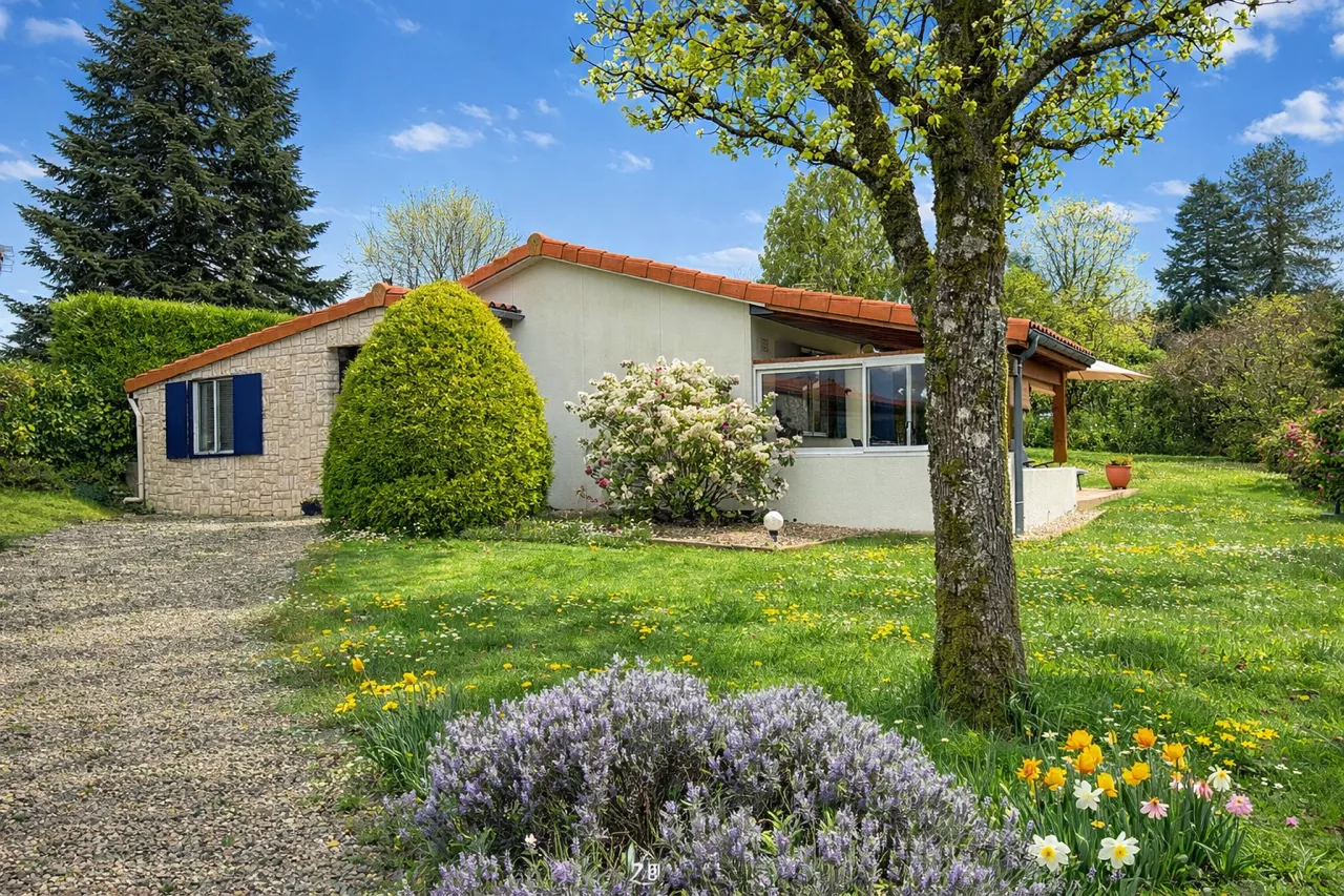 Bungalow in de groene heuvels van de Charente met 3 slaapkamers en 2 badkamers
