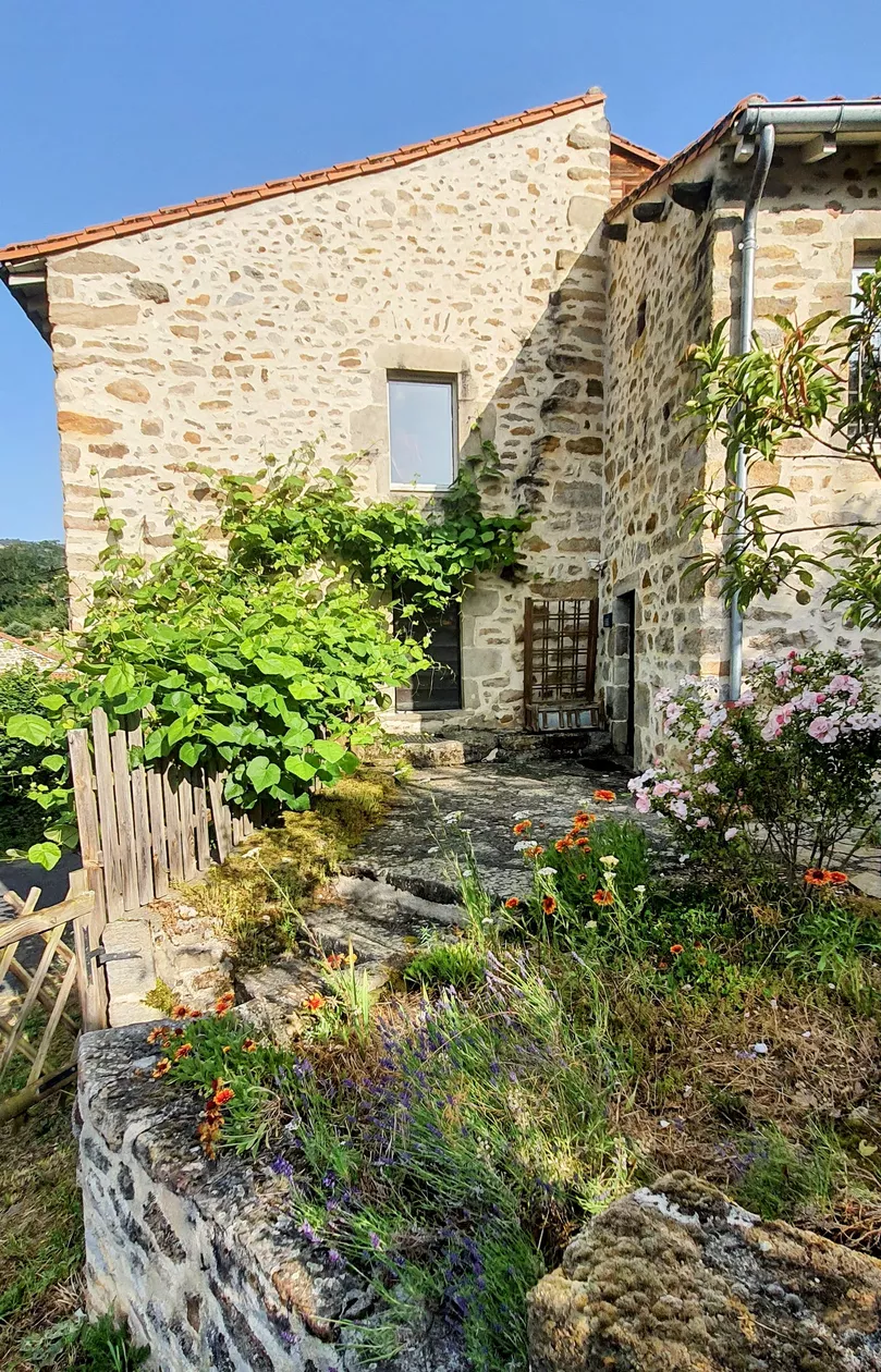 "Les Campanules" Gîte rural dans un beau village de Haute-Loire