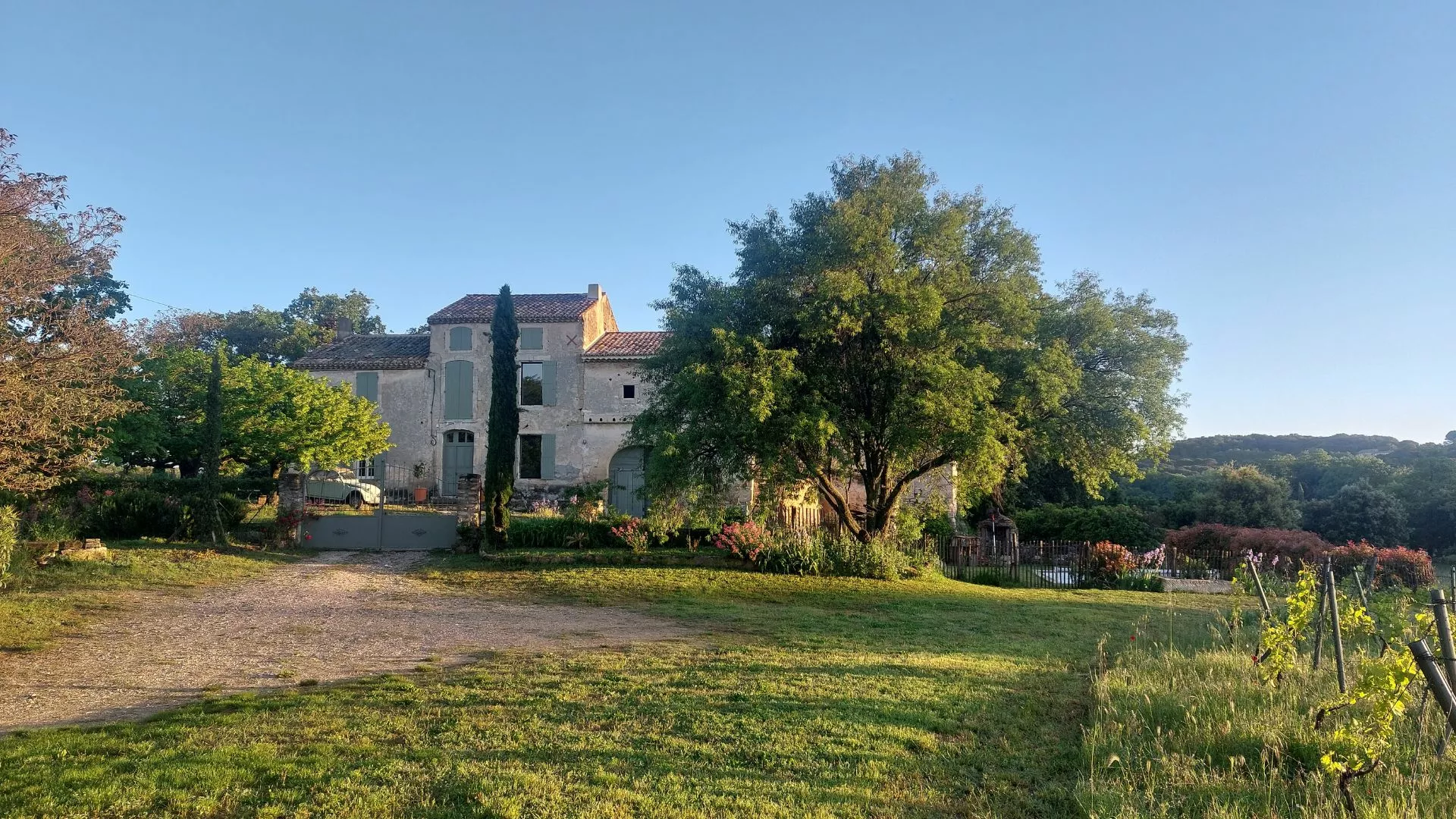 Maison de campagne avec piscine Country house with pool and vineyards view