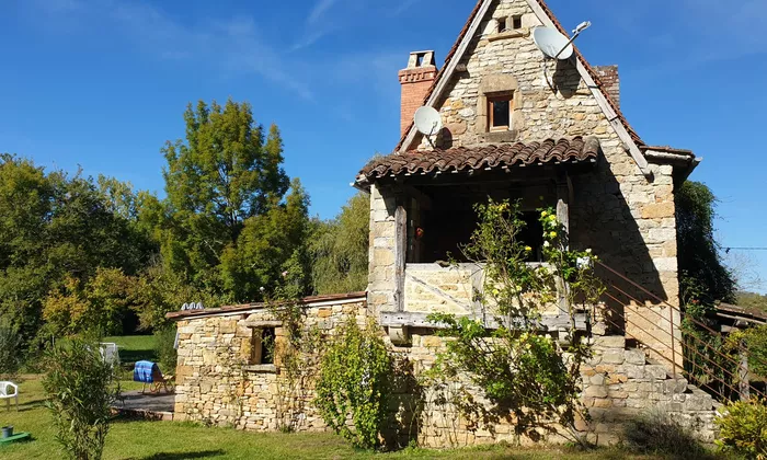 Gerenoveerde oude stenen molen