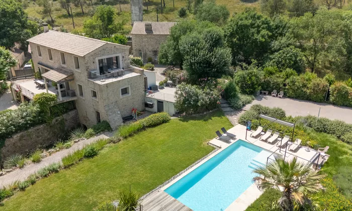 Mas - 350 m² - 11 pièces