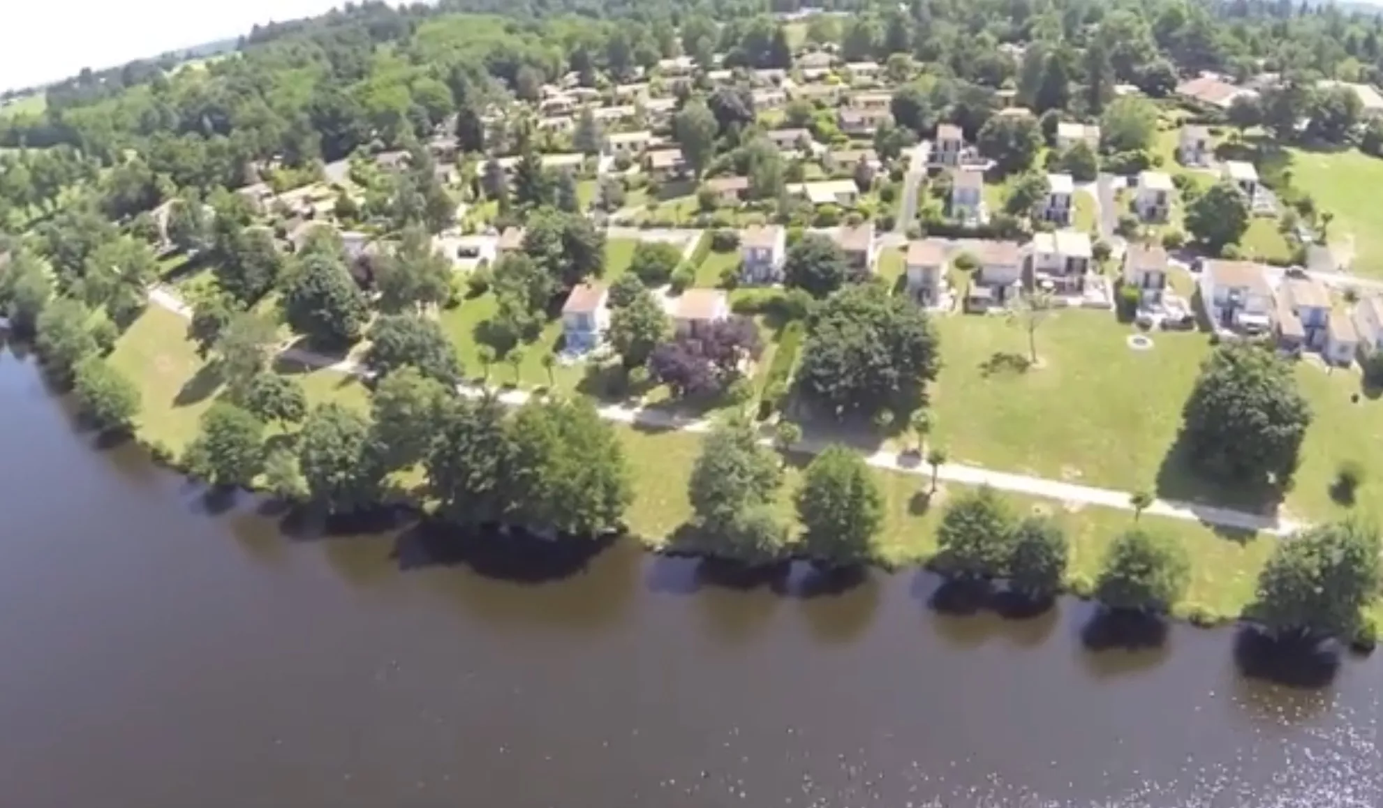 Bungalow in de groene heuvels van de Charente met 3 slaapkamers en 2 badkamers