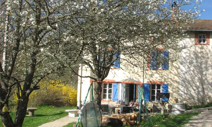 Schönes Anwesen mit Gîte und Campingplatz in Livradois, Puy-de-Dome, Auvergne