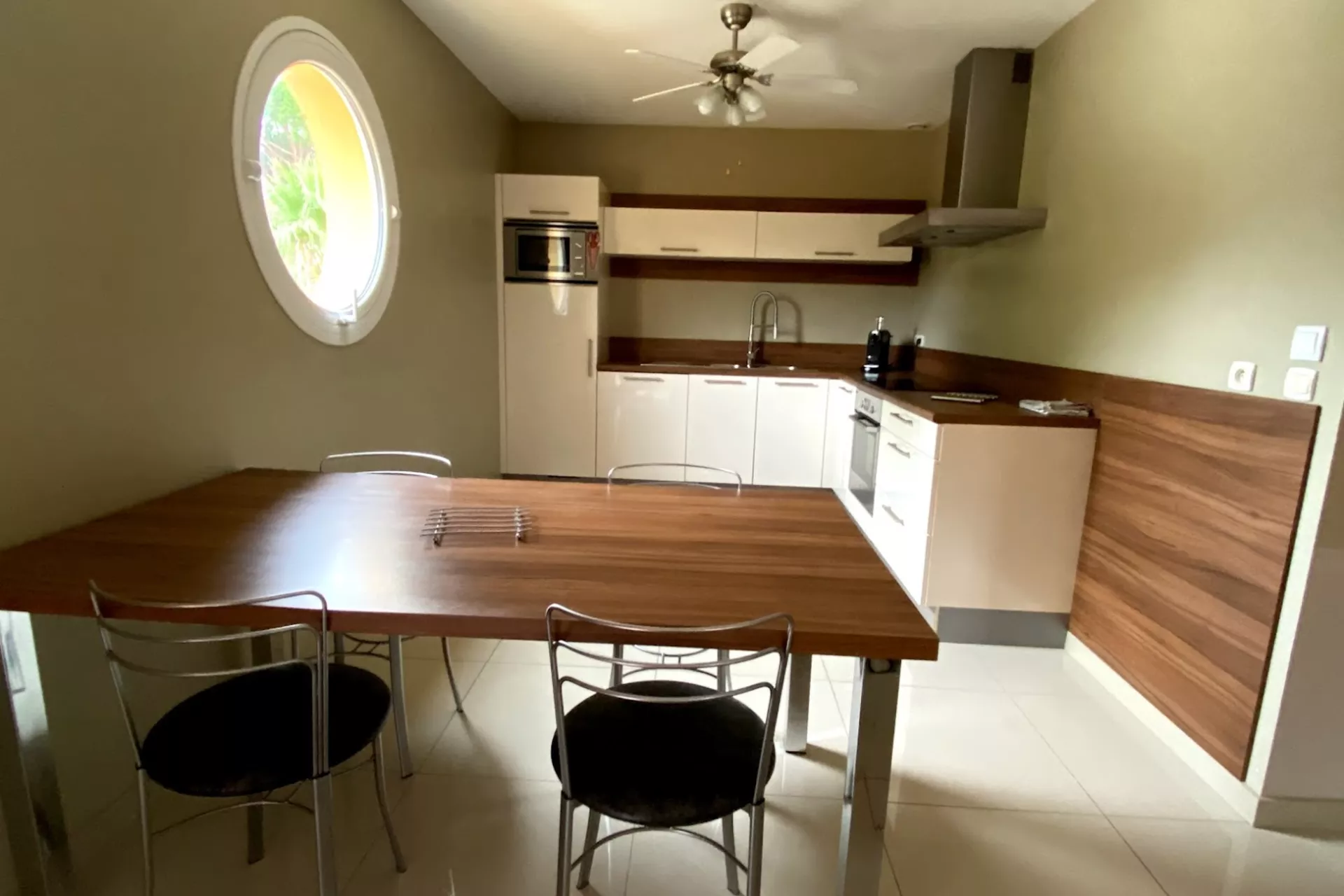 cuisine entièrement équipée, fonctionnelle