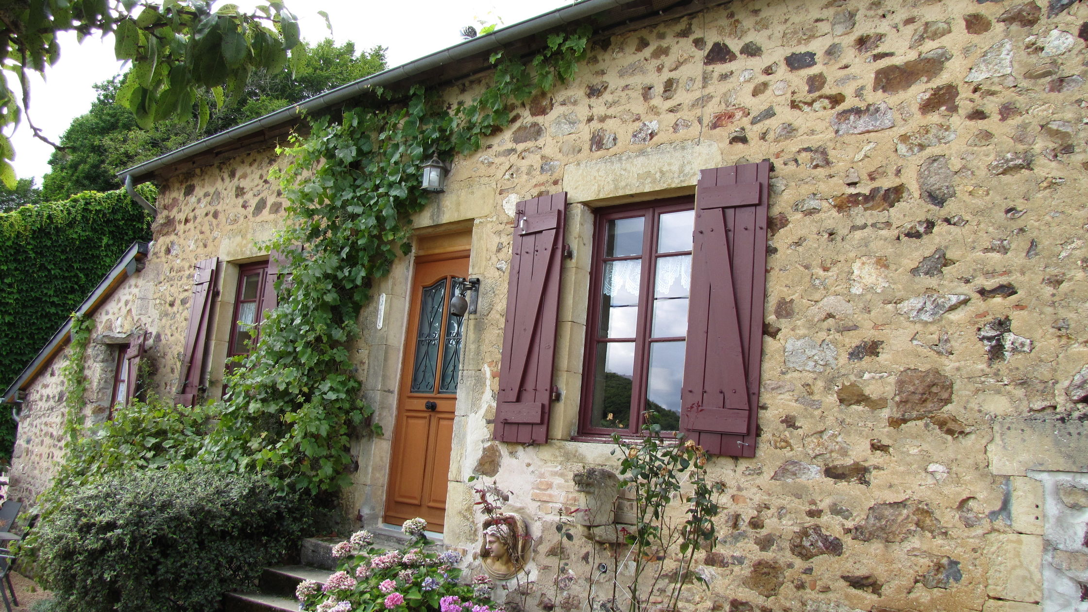 Bekijk Vakantiehuis Le Petit Paradis En Morvan In Ni vre Bourgogne 