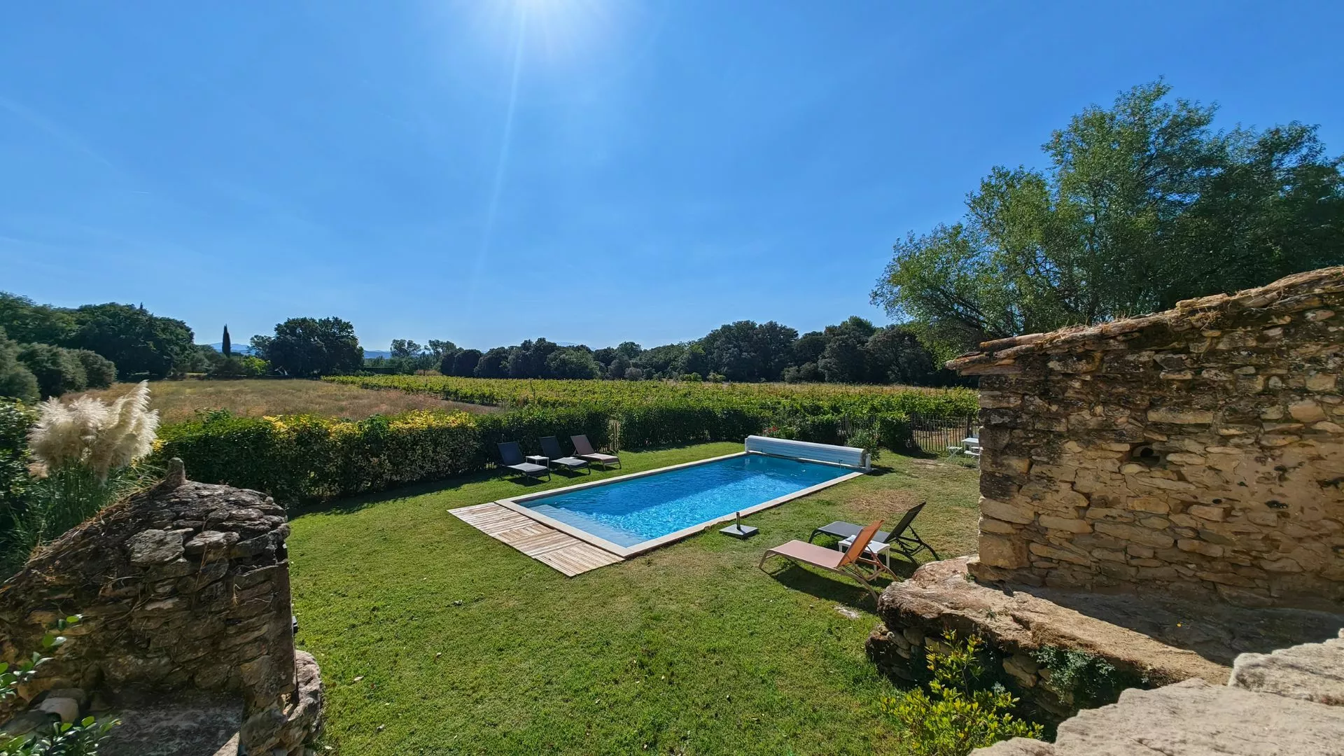 Maison de campagne avec piscine Country house with pool and vineyards view