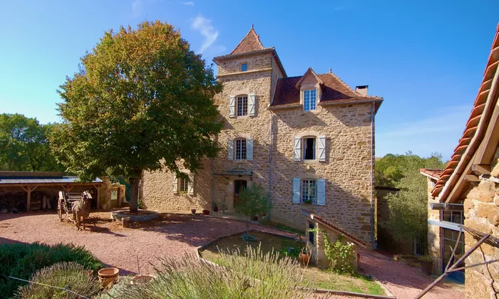 Magnificent estate of character set in over 18 hectares near Figeac.