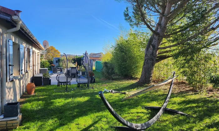 Haus auf einer Ebene - 105 m² - 5 Zimmer - Schwimmbad & Garage - Baignes-Sainte-Radegonde