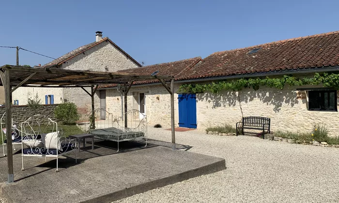 Coup de coeur"-Immobilie: zwei renovierte Häuser mit Pool und 3 ha Natur