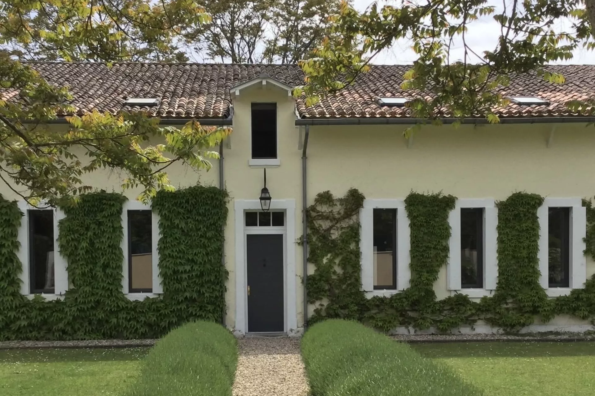 La vieille ferme - front of house