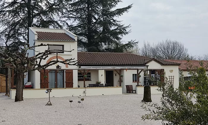 Schönes freistehendes Haus im schönen Weintal, zwischen Puy l'Eveque (46700) und Vire sur Lot gelegen
